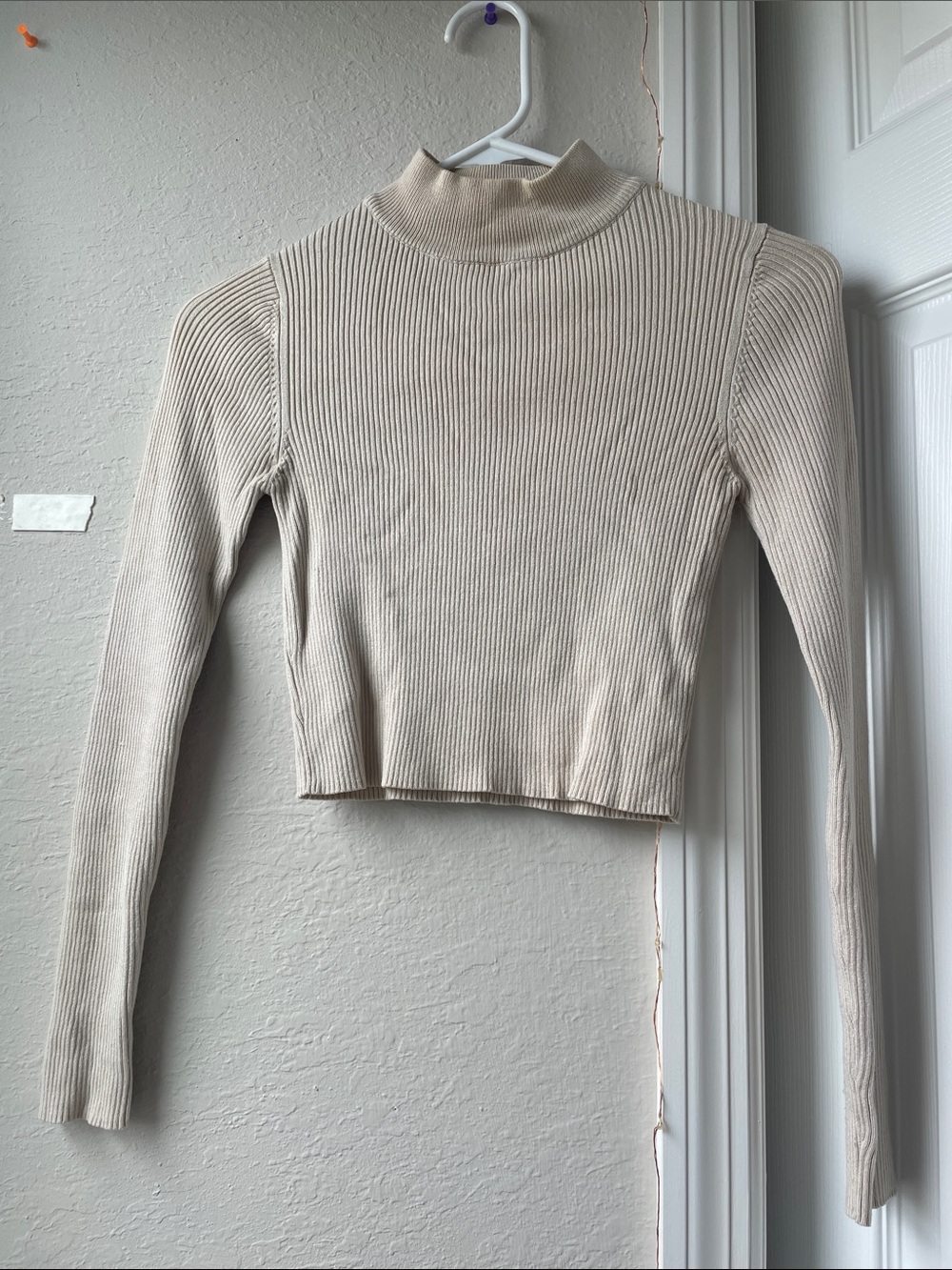 Pull&Bear Ribbed Cream Long-Sleeve Crop Top